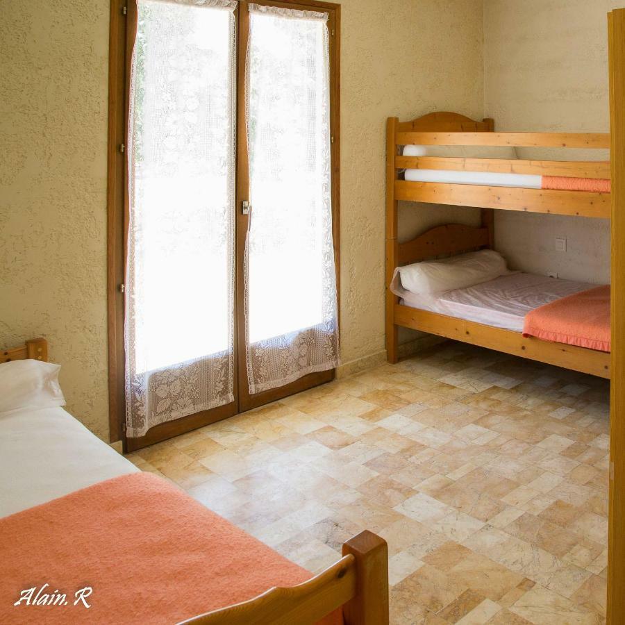 Отель Paradise Challets And Camping Sarrecave Экстерьер фото