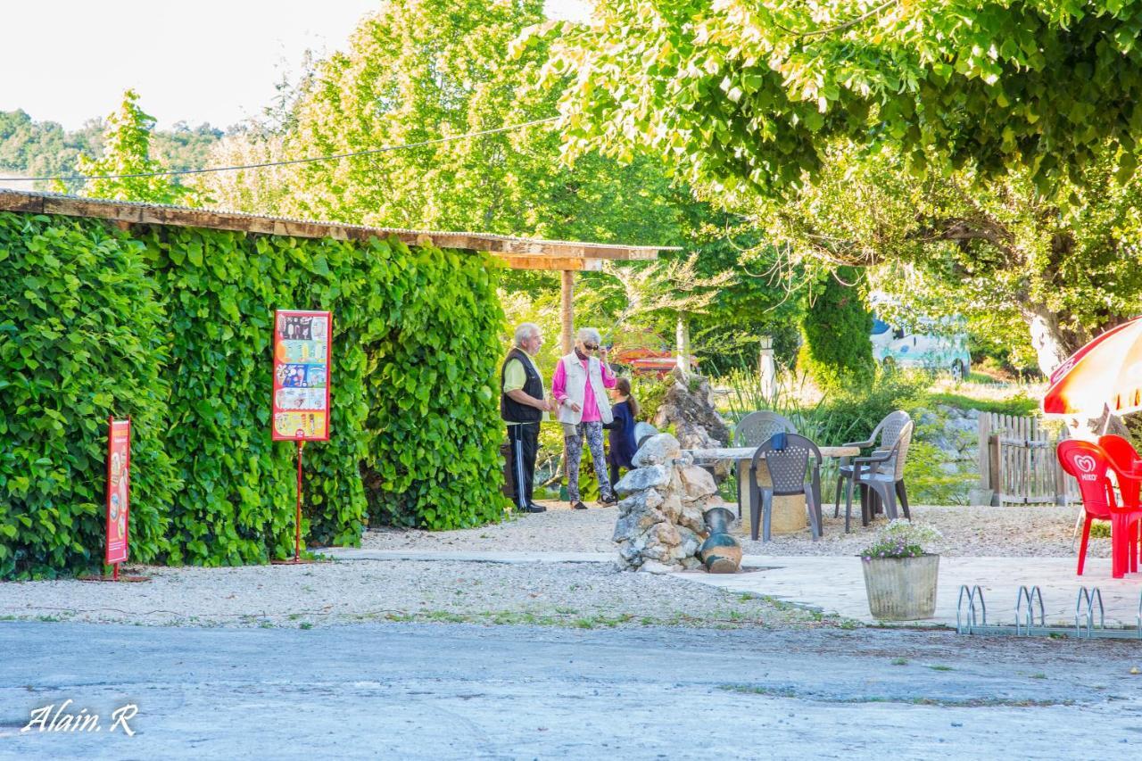 Отель Paradise Challets And Camping Sarrecave Экстерьер фото